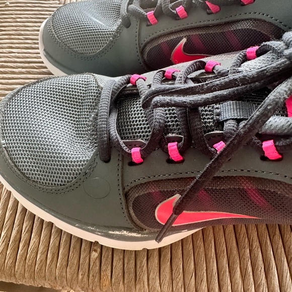 Nike Charcoal and Neon Pink Running Shoes - Picture 5 of 7
